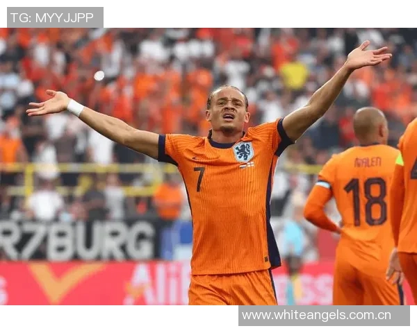 曼联曼城争抢18岁葡体新星西蒙斯解约金高达8000万