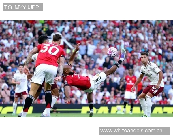 姆伯莫回忆曼联球迷热情并强调三叉戟仍需提升的关键点